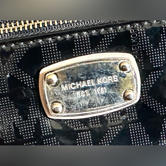 EUC Michael Kors Black Patent Logo Wristlet - Picture 3 of 10